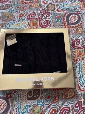 NIB Michael Kors Black Cable Knit Hat & Scarf Gift Set